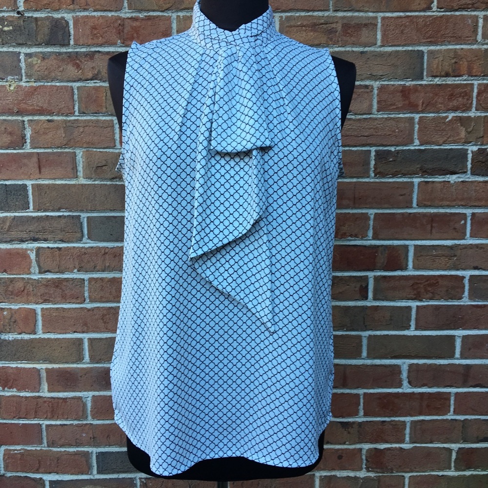 Ann Taylor shell with beautiful neckline
